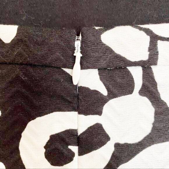 Talbots Petites Black & White Floral Pencil Skirt 4P | Classic Chic Style - Picture 6 of 9